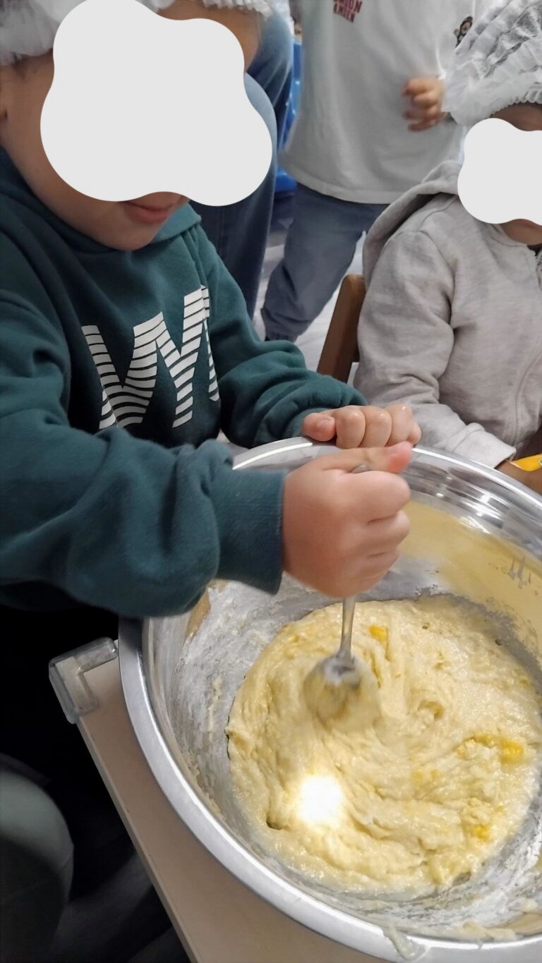 Atelier pâtisserie avec les mamans